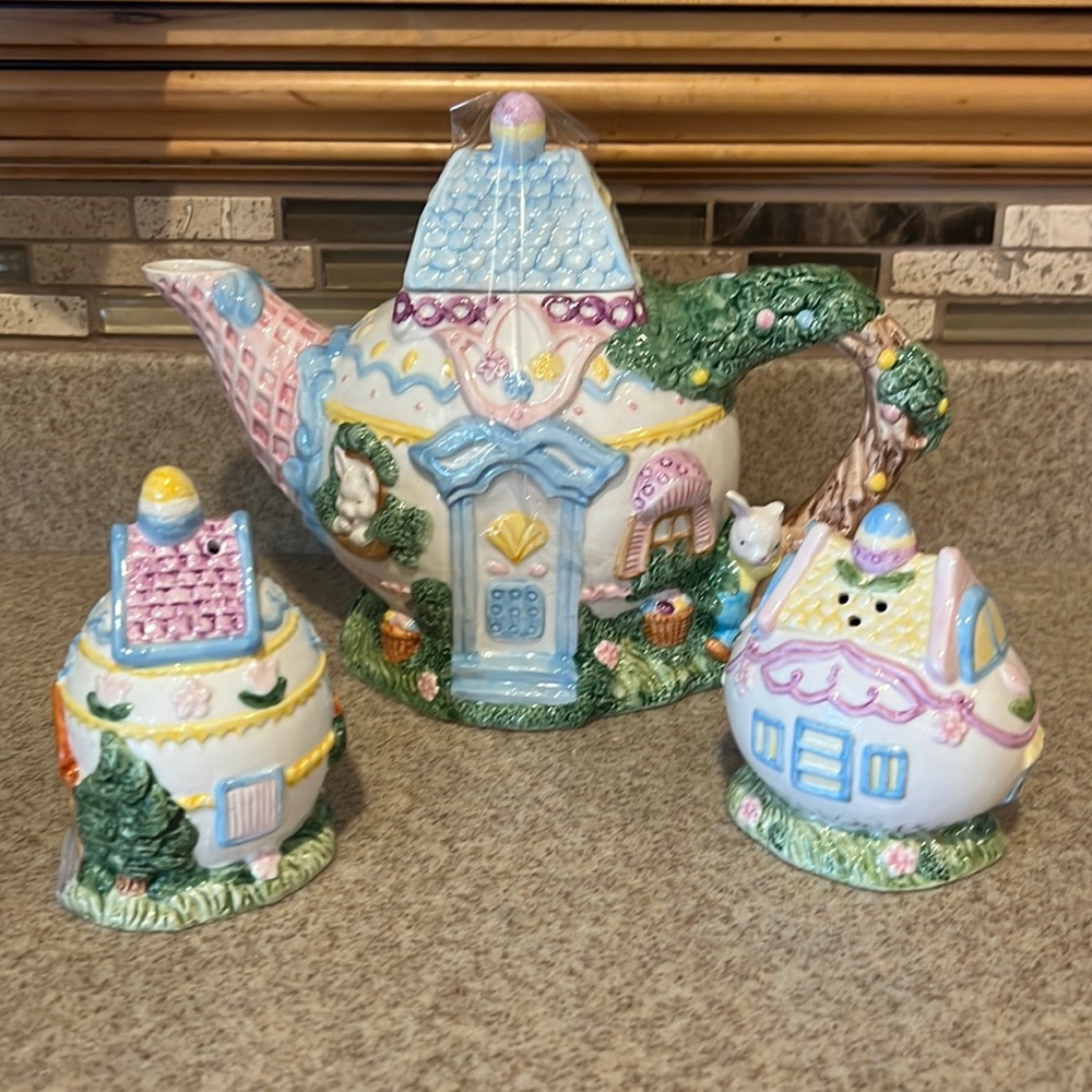 Vtg 1993 Fitz & Floyd Omnibus Easter Bunny Rabbit Teapot Eggspress w/ salt & pep